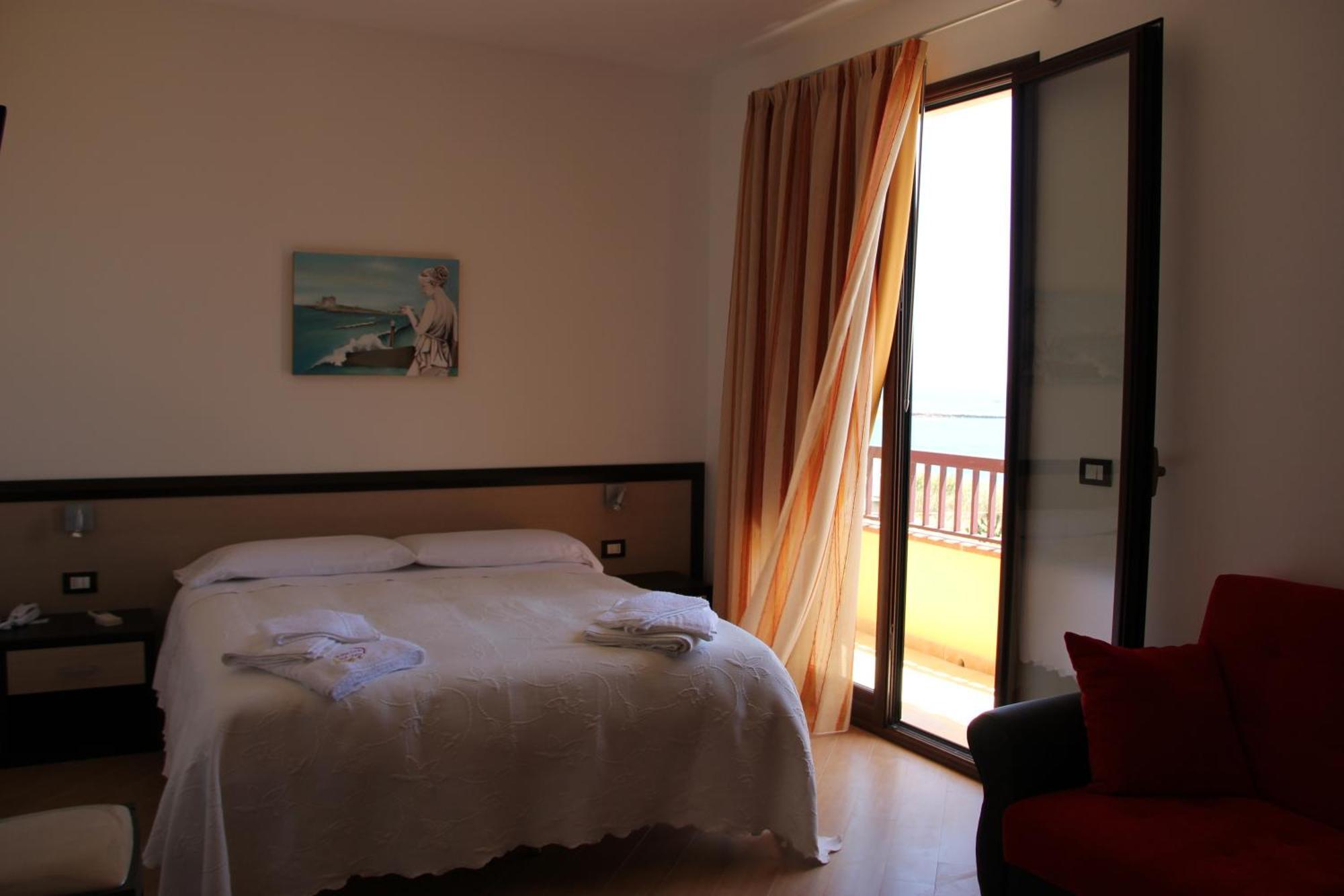 Albergo Perseo Portopalo Di Capo Passero Exterior photo