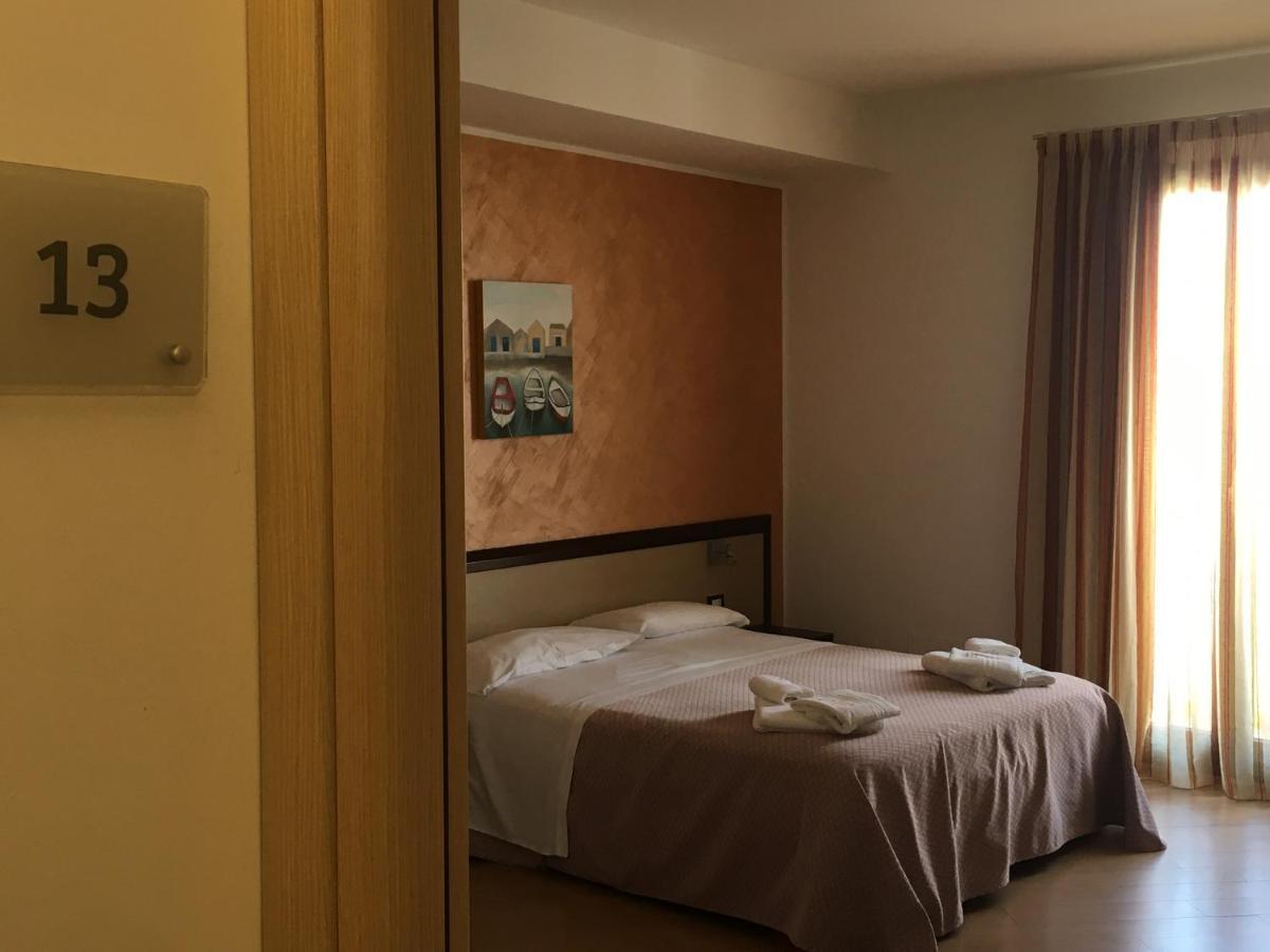 Albergo Perseo Portopalo Di Capo Passero Exterior photo